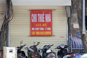 Hàng chục cửa hàng trên đất vàng phố Huế, Hà Nội đóng cửa, treo biển cho thuê