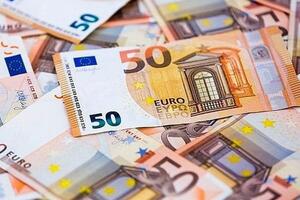 Tỷ giá Euro hôm nay 11/4/2024: Đồng Euro lao dốc, VCB giảm mạnh 303,5 VND/EUR chiều bán