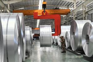 Báo động nhập khẩu thép cán nóng: Cần thiết điều tra phòng vệ