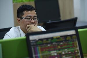 Điều gì khiến chứng khoán phản ứng tiêu cực?