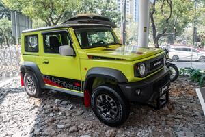 Suzuki Jimny bán 'kèm lạc' lên gần 1 tỷ đồng