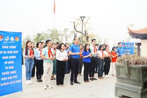Tuổi trẻ Thủ đô tưởng niệm các liệt sĩ tại Điện Biên Phủ
