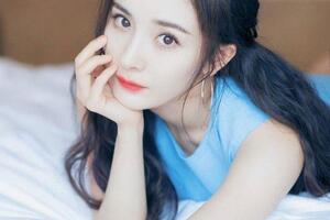 Dương Mịch U40 da mềm mịn như em bé lại còn trắng sáng, bí quyết nhờ 2 loại nước này