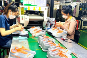 Ngành giày da, dệt may: Thay đổi để giữ thị trường