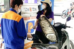 Giá xăng RON95-III lùi về ngưỡng 22.519 đồng mỗi lít