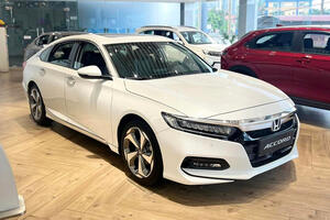 Honda Accord giảm giá 220 triệu đồng tại Việt Nam