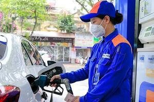 Giá xăng dầu hôm nay ngày 11/6/2024: Giá dầu thế giới tăng "bốc đầu" xấp xỉ 3%