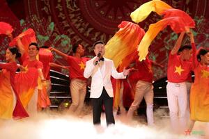 Nghệ sĩ Ưu tú Hoàng Tùng hát tôn vinh tình phụ tử nhân Ngày của Cha