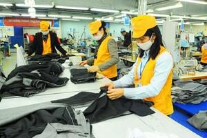 Xuất khẩu dệt may thu về hơn 15,8 tỷ USD