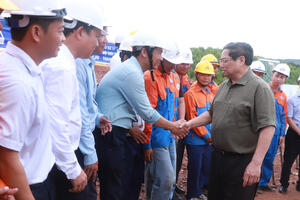 Đưa đường dây 500 KV mạch 3 về đích đúng tiến độ