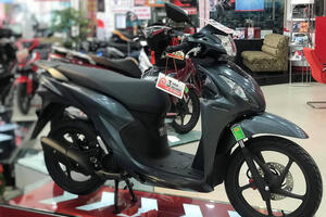 Giá xe máy đồng loạt dò đáy cuối tháng 6: Honda Vision, Air Blade, SH… dưới mức đề xuất gần 25 triệu đồng, có xe tặng kèm smartphone