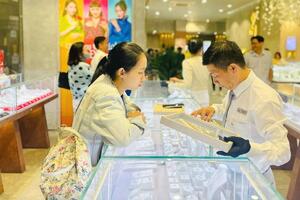 Giá vàng hôm nay 11/7/2024: Vàng tiếp tục tăng cao do kỳ vọng FED cắt giảm lãi suất