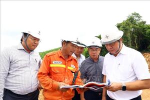 Đường dây 500kV mạch 3 trên đường 'về đích' - Bài 2: Mặt bằng đợi người thi công