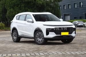 SUV lớn ngang Hyundai Santa Fe, công suất 184 mã lực, giá hơn 360 triệu đồng