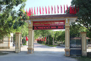 Vượt mặt toàn trường chuyên tiếng tăm, đây là "trường làng" duy nhất có học sinh đại diện Việt Nam thi Olympic Quốc tế và châu Á