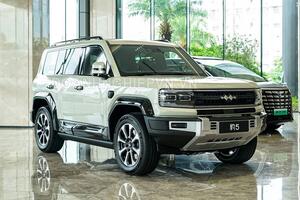 SUV địa hình siêu hầm hố, công suất 687 mã lực, giá 780 triệu đồng