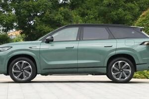 Mẫu SUV đi xa nhất thế giới chốt giá quy đổi hơn 600 triệu đồng: Ngang ngửa Santa Fe, sáng cửa về VN