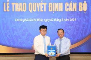 Chủ tịch TPHCM trao quyết định bổ nhiệm cán bộ lãnh đạo