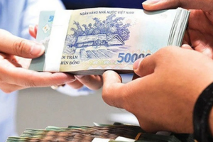 Hai ngân hàng bất ngờ quay đầu giảm lãi suất tiết kiệm