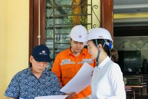 1 kWh ánh sáng có giá bao nhiêu?