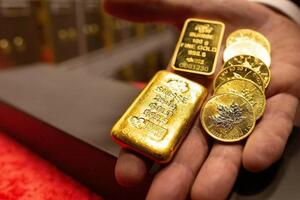 Giá vàng hôm nay 23/8/2024: Giá vàng giảm từ mức cao kỷ lục