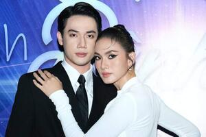 Siêu mẫu Anh Thư gợi cảm "nghẹt thở" bên Á vương Minh Toại