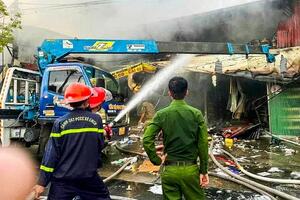 Nam Định: Cháy cửa hàng gia dụng tại huyện Xuân Trường