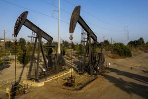 Dầu tiếp tục giảm trước khả năng OPEC+ nâng sản lượng