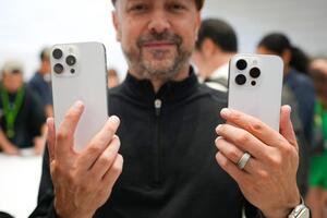 Trên tay iPhone 16 Pro: Vì sao tôi gọi chiếc điện thoại này là "siêu máy tính bỏ túi"?