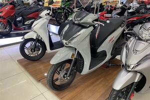 Giá xe Honda SH giữa tháng 9/2024 giảm 'sập sàn', khách Việt đổ xô đặt mua vì rẻ như xe bình dân