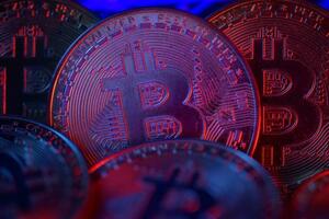 Giá bitcoin lao dốc