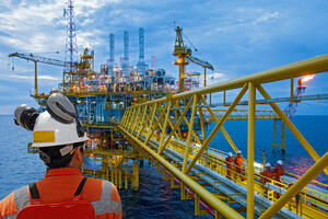 Dầu WTI vọt hơn 3% lên trên mức 77 USD/thùng