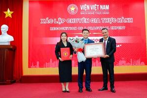 Trao xác lập chuyên gia thực hành cho ông Đinh Ngọc Thi