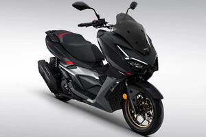 Xe tay ga 300 phân khối, phanh ABS 2 kênh, trang bị TSC, giá rẻ hơn Honda SH 125i