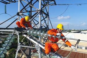 Nghiên cứu cơ chế giá điện khuyến khích khách hàng điều chỉnh phụ tải điện