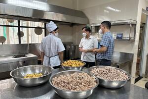 Giám sát an toàn thực phẩm trong trường học