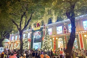 TP Hồ Chí Minh rực rỡ, lung linh đón chờ Giáng sinh