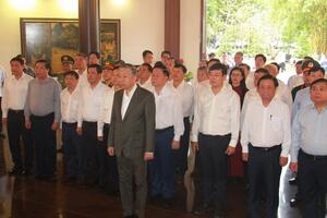 Tổng Bí thư Tô Lâm dâng hương, viếng mộ Cụ Phó bảng Nguyễn Sinh Sắc