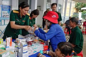 An Giang: Khám bệnh, cấp thuốc nhân kỷ niệm Ngày thành lập Quân đội
