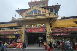 TP. Hồ Chí Minh: Chợ kẹo bánh Bình Tây nhộp nhịp dịp cuối năm