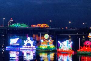 Cần Thơ: 5.000 hoa đăng thắp sáng tại ngày hội du lịch quận Ninh Kiều