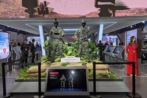 Viettel giới thiệu bộ trang bị người lính tương lai tích hợp AI