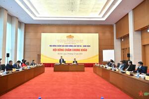 Hội đồng chấm Chung khảo Giải Diên Hồng lần thứ ba lựa chọn các tác phẩm xuất sắc