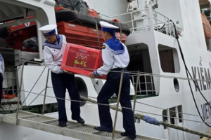 Vùng 3 Hải quân khởi hành đưa quà Tết ra đảo