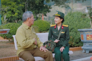 “Không thời gian” tập 29: Cô giáo Tâm rơi nước mắt khi thăm Trung tá Đại