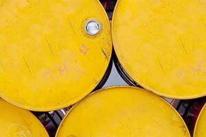 Giá xăng dầu hôm nay (24-1): Bỏ xa mốc 80 USD/thùng