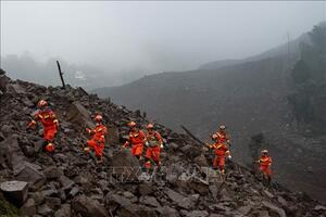 Nhiều người thương vong trong vụ lở đất tại Trung Quốc và xe buýt đâm vách đá ở Bolivia