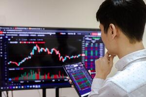 Khi nào khối ngoại dừng đà bán ròng trên thị trường chứng khoán Việt Nam?
