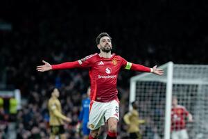 Bruno Fernandes đi vào lịch sử Europa League