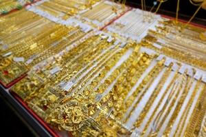 Vàng nhẫn, vàng miếng tiến sát 101 triệu đồng/lượng